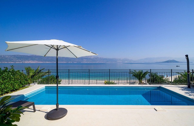 Beachfront Villa Lemonade with Pool II