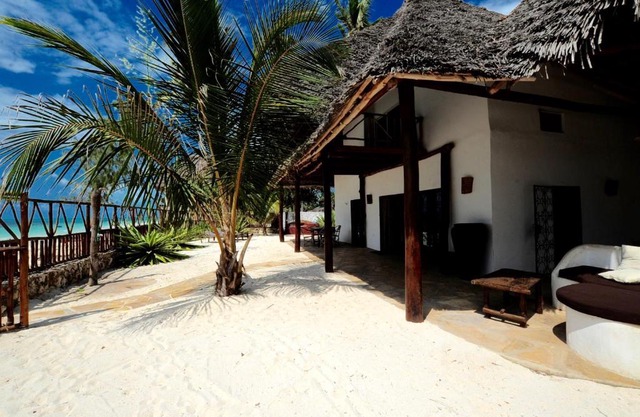 Beachfront Villa Patti ZanzibarHouses