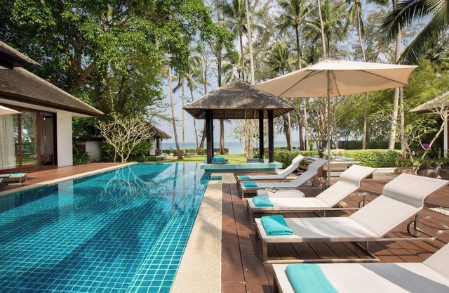 Beachfront Villa w/Stunning Sunsets | Lipa Noi
