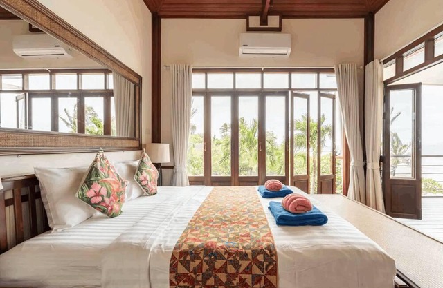 Beachfront villa with outstanding sea views
