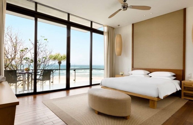 Beachfront villas in HYATT resort/3BRS