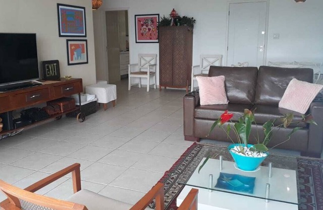 Beachfront with balcony > families, 8 people.