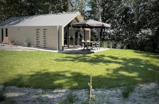 Beachhouse Veluwemeer mit großem Garten in Strandnähe (inkl. Hallenbadnutzung)
