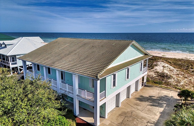 Beachin It Right 5 BR Beach Front Private Home in The Plantation