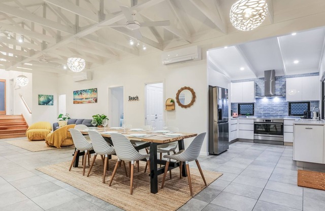 Beachlover - Brand new, beautiful beach inspired, air-conditioned, four bedroom home in Agnes Water