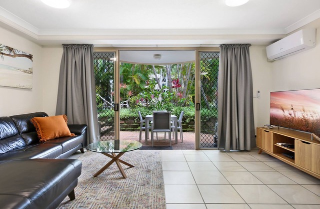 Beachside 2-Bed with Parking, Pool, Spa & BBQ