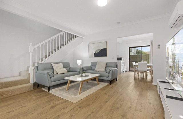 Beachside 3-Bed Retreat with BBQ & Garage