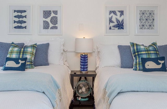 Beachside Condo – Walk to Pier & Dining