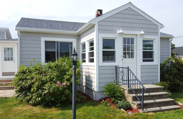 Beachside Family Getaway! 3 Doors From Beach Access. Fantastic!