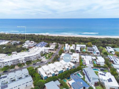 Beachside Haven Modern Townhouse with Pool