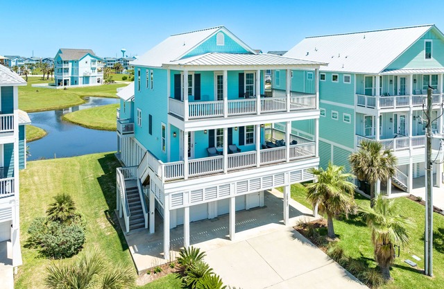Beachside Home w/Gulf Views Built 2019, 3 Decks, Pointe West Resort Amenities