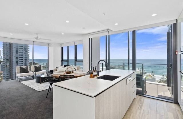 Beachside Luxury in Burleigh Heads!