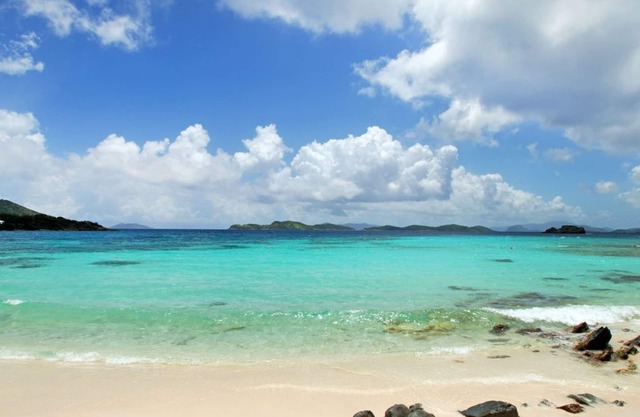 Beachside Paradise, Sapphire B-108