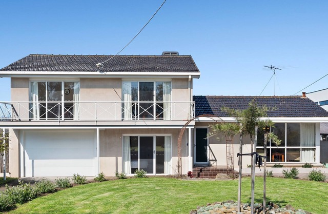 Beachside Retreat - Game of pool after the beach anyone?