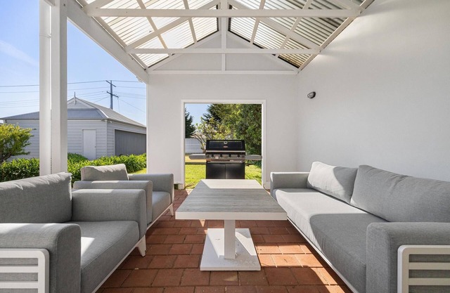 Beachside Retreat Blairgowrie - 1 NIGHT FREE!* - Only 200m to the charming Blairgowrie Village and Bay beach
