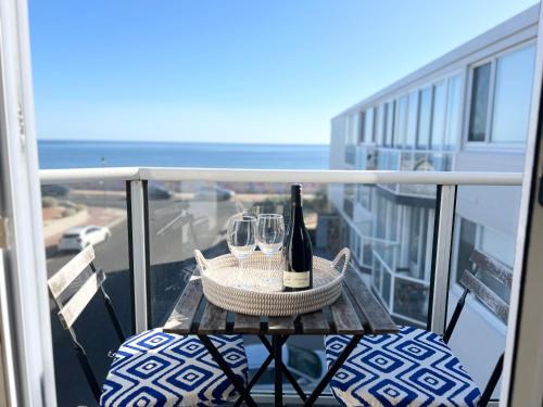 Beachside retreat with ocean views in Glenelg