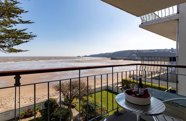 Beachside - Sea Views, Village Centre Saundersfoot