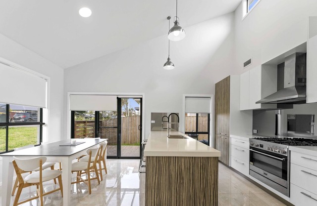 Beachside spacious home w/ 8 BR