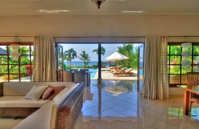 Beachvilla, 2/8 PRs. cooking incl. private pool, jacuzzi, massage available