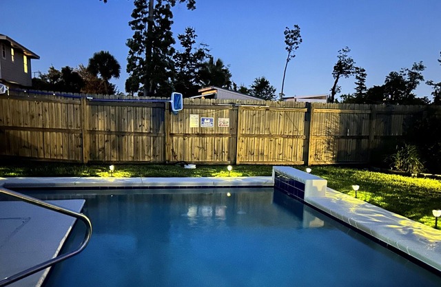 Beachy 3BR home with Pool. Short Drive to Beach .