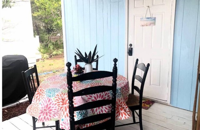 Beachy Bungalow, Santa Rosa Beach, FL near Gulf & 30A pet friendly vrbo 3628181