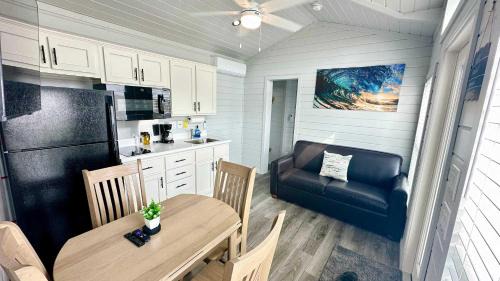 Beachy Getaway- Comfy Beds & Common Space for Groups