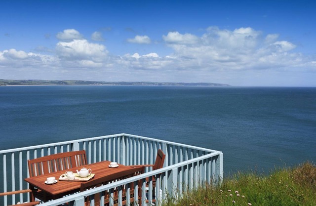 Beacon Cottage - sleeps 6 guests