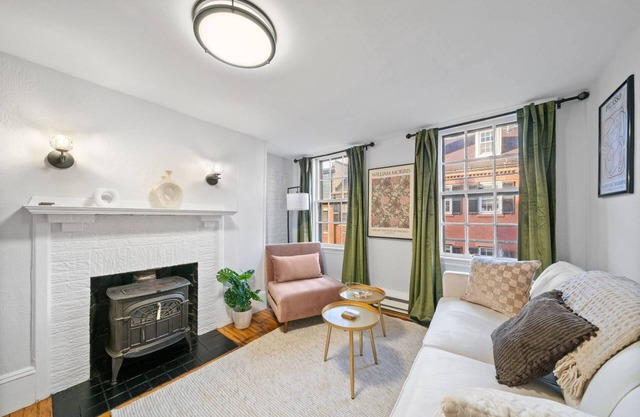 Beacon Hill Escape: Balcony, Fast WiFi, Steps to Cafes, Boston Commons, MGH & Historic Attractions!