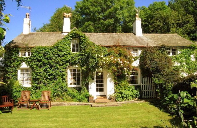 Beamed Rural Cottage in Secluded Area, Tranquil Retreat, Near Local Attractions