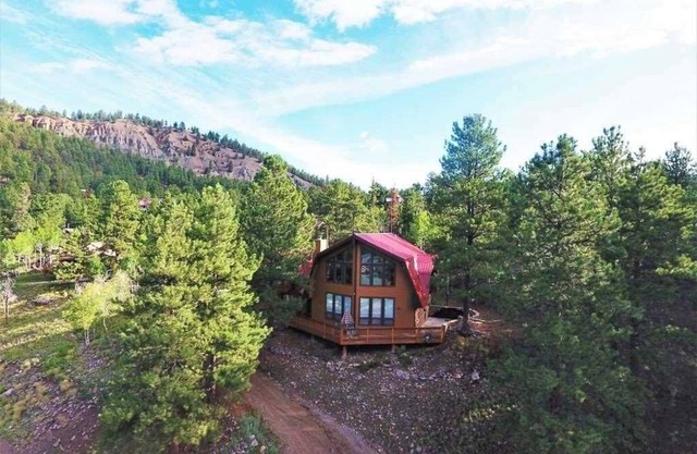 Bean's Place - Large Family Home with Beautiful Views From the Large Deck