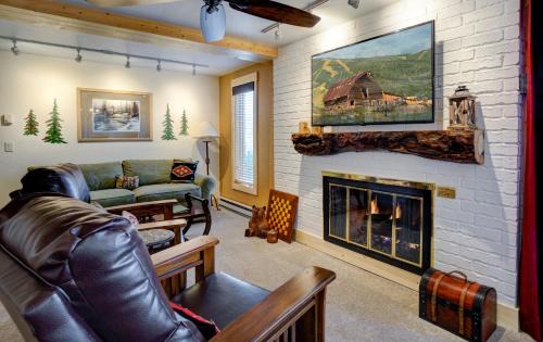 Bear Claw 104 - Ski-in Ski-out Condo!
