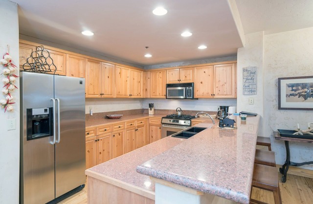 Bear Creek Lodge 107 2 Bedroom Condo by Alpine Lodging Telluride