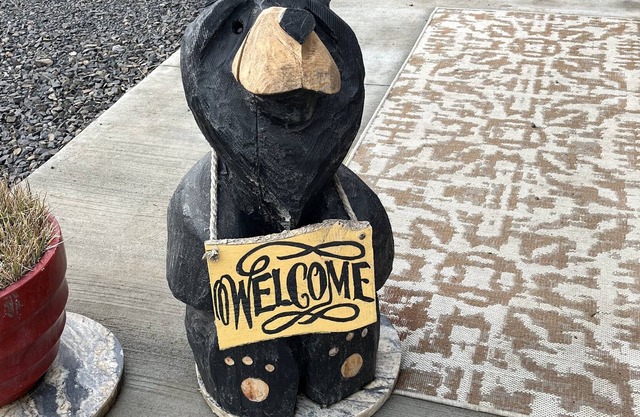 Bear Getaway on the Clearwater River (Tiny House)