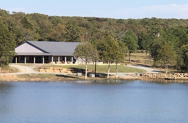 Bear Mountain Lakehouse on Privately-Owned Lake