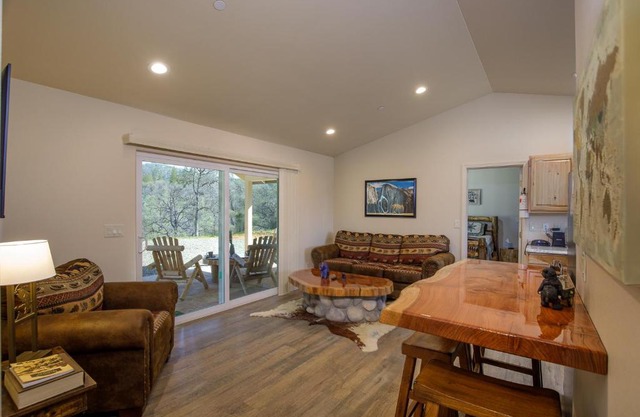 Bear Paw Cabin new construction near Yosemite