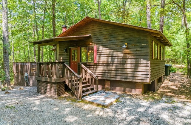 Bear Ridge Cabin | Secluded Mountain Retreat Near Helen with Hot Tub & Fire Pit