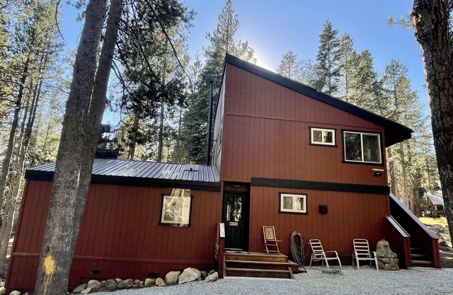BEAR VALLEY CABIN CLOSE TO VILLAGE/EASY WINTER ACCESS