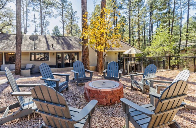 Bear View Cabin - Your Ultimate Vacation Rental Escape! Sleeps 8!