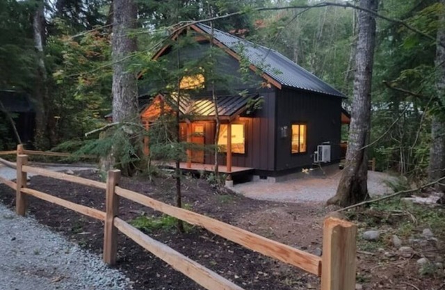 Bearfoot chalet. Sleeps 6/Hot tub
