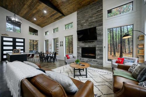 Bearfoot Chill'Inn - Relaxing Escape in Broken Bow