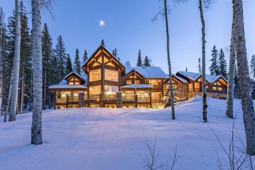 Bearpaw Manor by Exceptional Stays