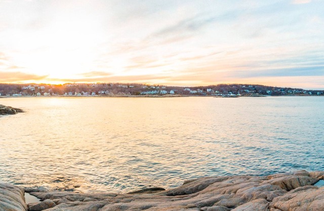 Bearskin Neck Motor Lodge