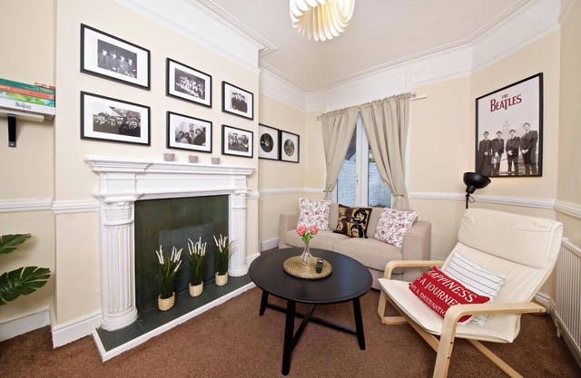 Beatles Themed Spacious 5 Bedrooms Terraced House