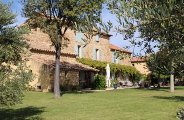 Beaumes de Venise at the foot of the Dentelles
