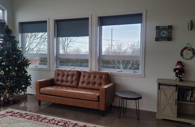 Beautiful spacious river view house, direct access to regional park