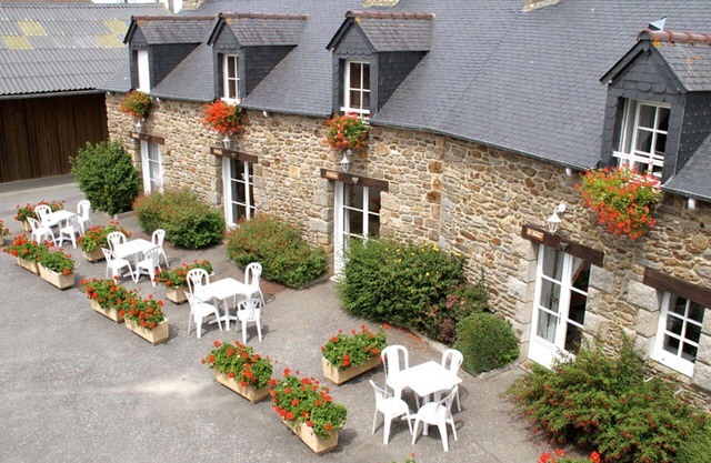 Beautiful apartment for 4 guests with WIFI, pool, TV and terrace