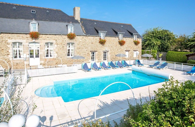 Beautiful apartment for 2 guests with pool, WIFI, TV and parking