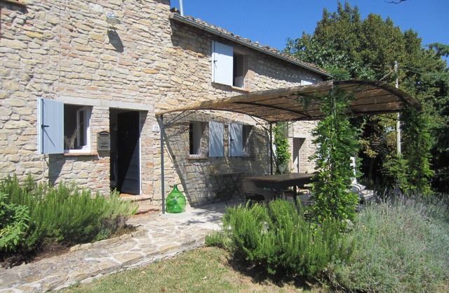 Beautifully Styled Farmhouse Cottage With Stunning Panoramic Views