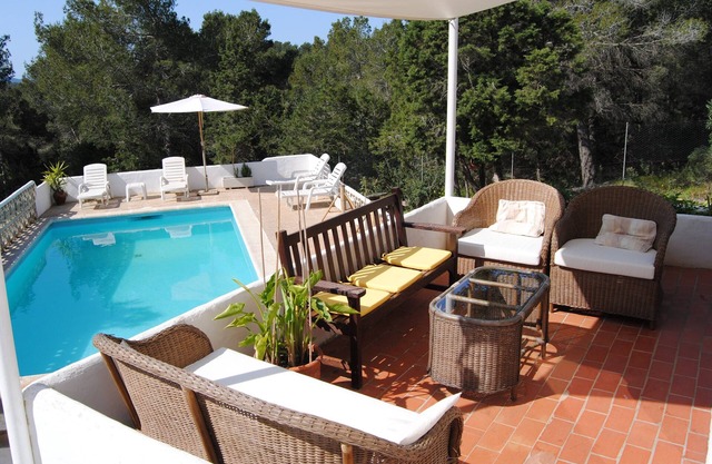 Beautiful 3 Bed Villa with Private Apartment and Private Pool Close to Beaches