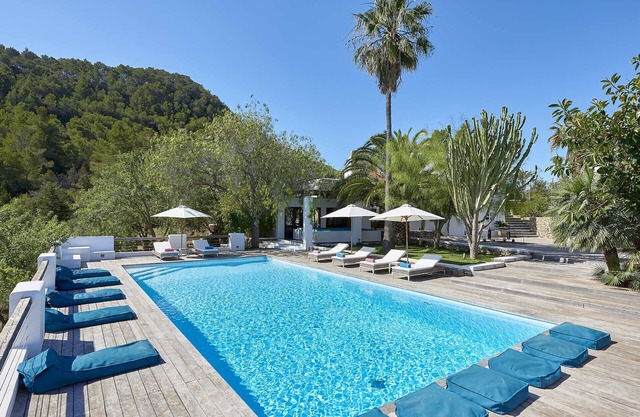 Beautiful 5 Star Villa with Private Pool, Ibiza Villa 1041